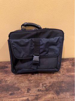 Black Targus notebook carrying case.