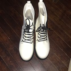 Dirty Laundry White Boots 8