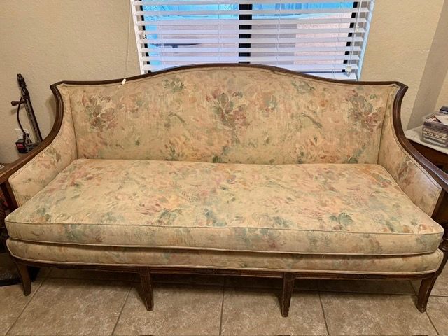 Italian Style Sofia Upholstered Sofa