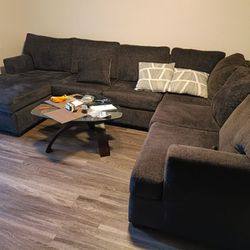 Sectional Sofa Excellent Condition 1 Yr Old