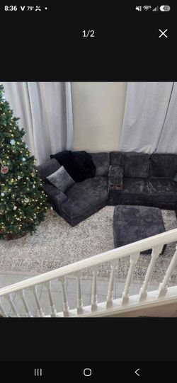 BIG COUCH. LIKE NEW.