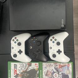Xbox One Console (with 3 controllers & 4 games) 