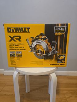 DeWalt XR 20V Brushless 7-1/4" Circular Saw Kit