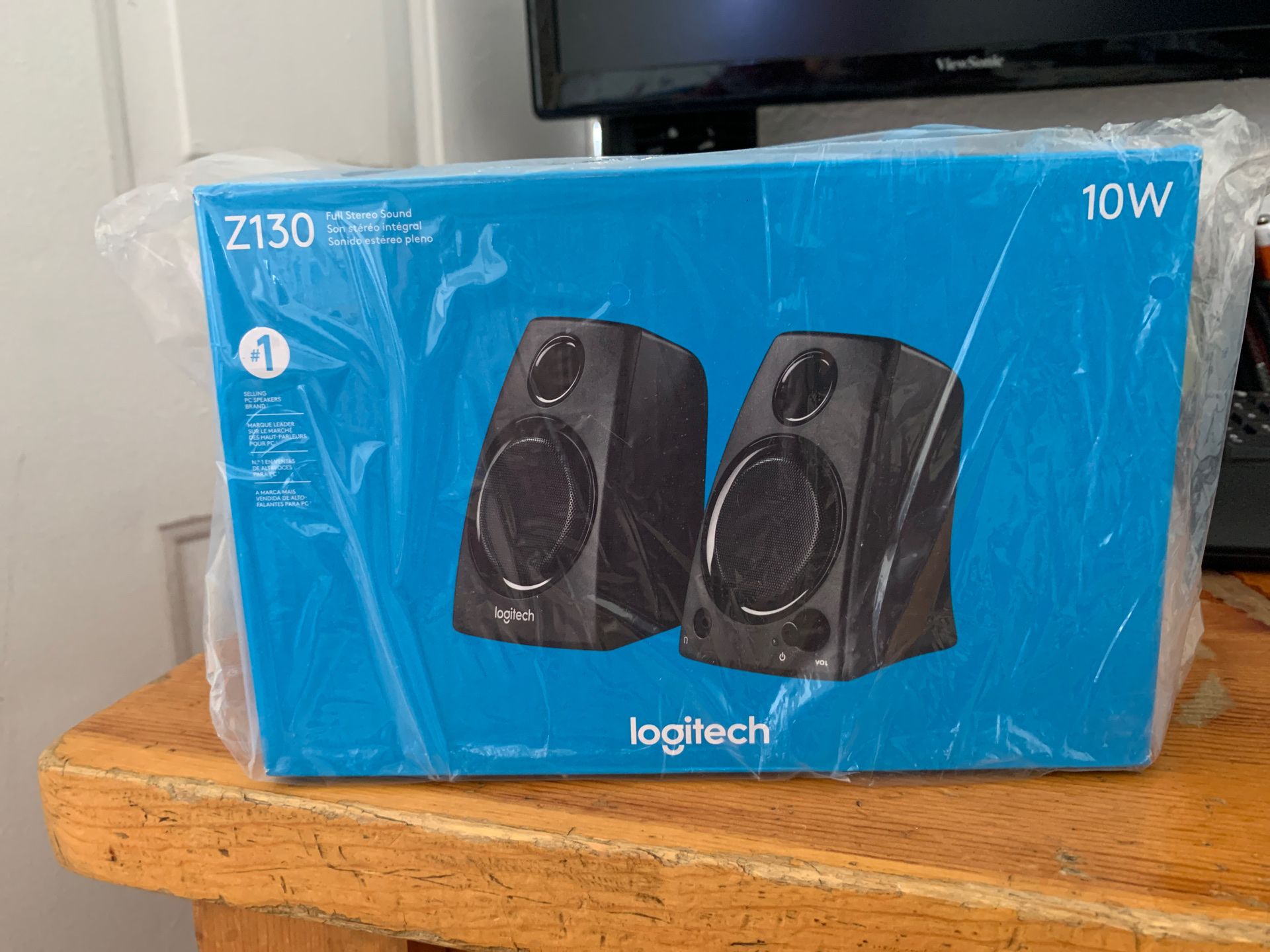 Logitech Z1 34 stereo sound computer speakers