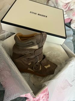Steven madden mavis taupe sued size 6