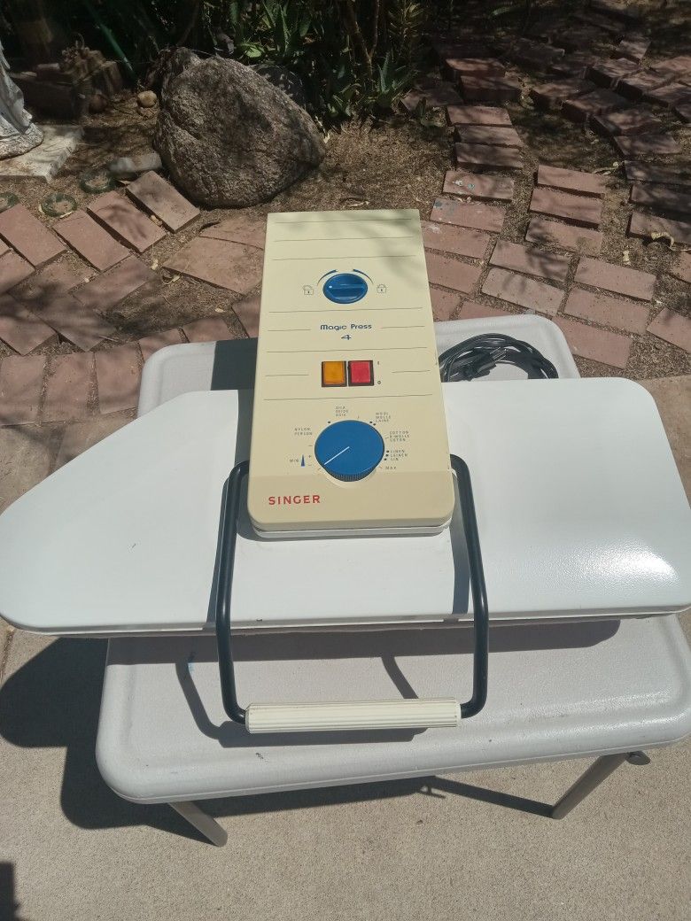 Singer Magic Press 4