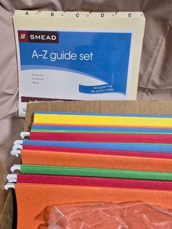 Smead A–Z Guide Set and Assorted Color Hanging File Folders