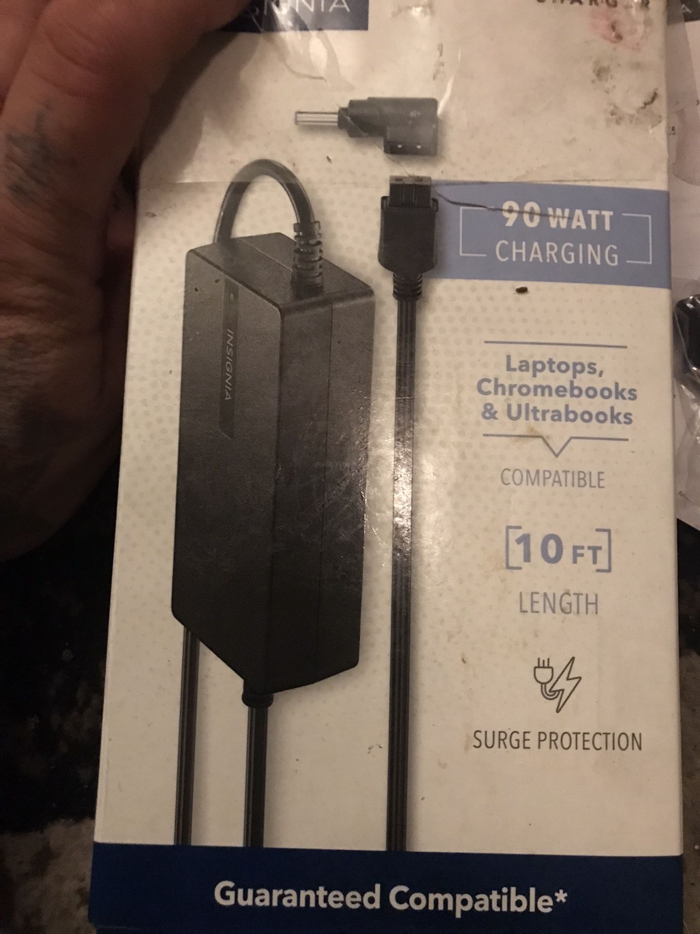 90 Watt insignia UNIVERSAL LABTOP CHARGER 