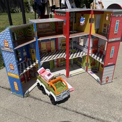 Kids Dollhouse and Accessories