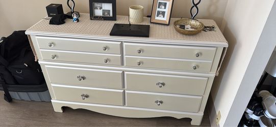 Dresser. $30. Pick up. Can give you a runner on top for free