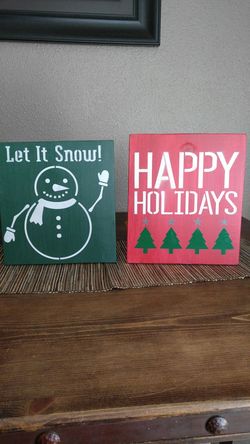 Custom-made holiday decorations signs