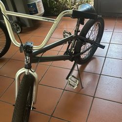 Mongoose Bike 20” Bmx