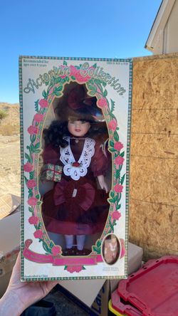 Clown figurines and old dolls