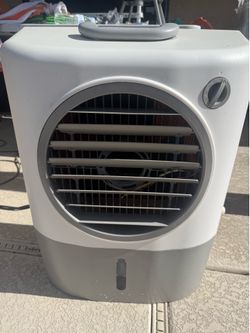 Evaporative cooler/ swamp cooler