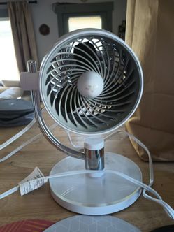 Small 3-speed Fan with base decor