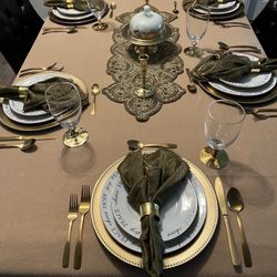 38 Piece Christmas Dinnerware Set (Service for 6)