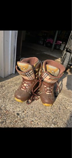Burton snowboard and Burton boots (Women’s size
