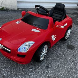 6V Red Mercedes Benz Battery Powered Kid’s Ride On Electric Convertible Car! All lights sounds and radio work perfectly! New battery! Includes charger