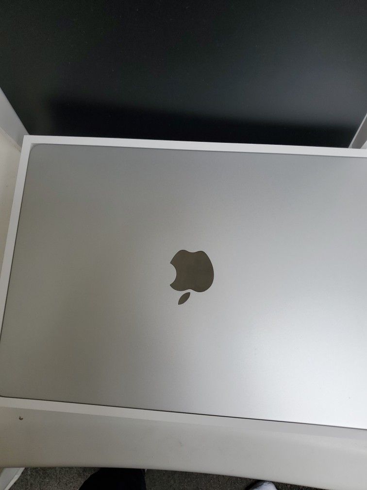 2025 M4 Macbook Air Like New 2025 16gb RAM 256GB SSD