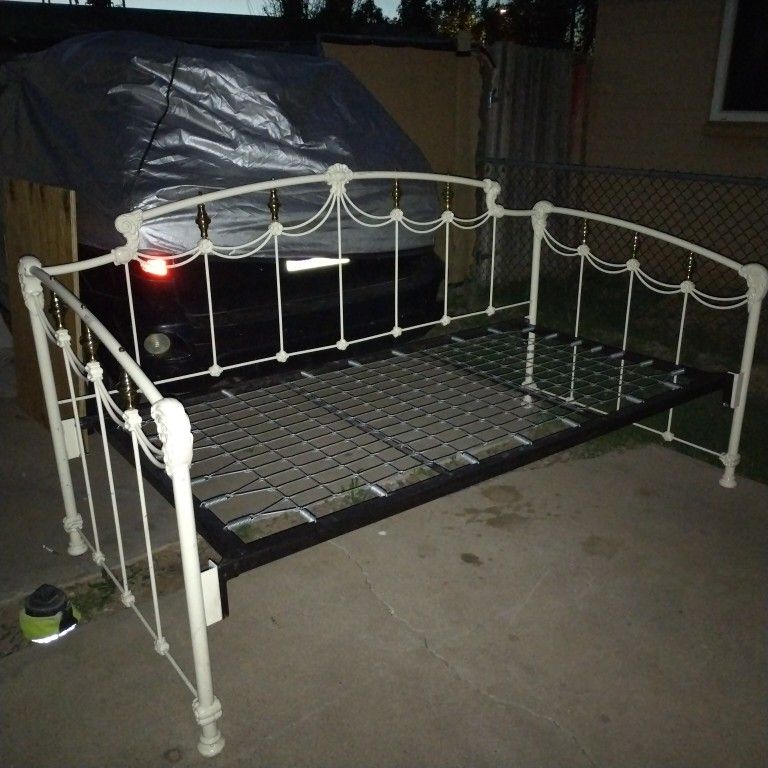 Elliot Designs Daybed