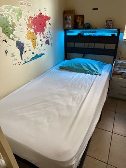 Twin bed frame with LED / cama unipersonal con luz
