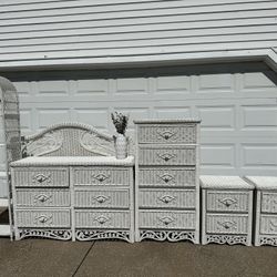 Vintage 6 Piece White Wicker Bedroom Set!! Make An Offer!!