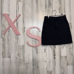Hollister black denim ULTRA HIGH-RISE SKIRT 100%COTTON size 00