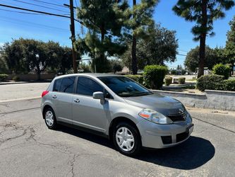 2012 NISSA. VERSA
