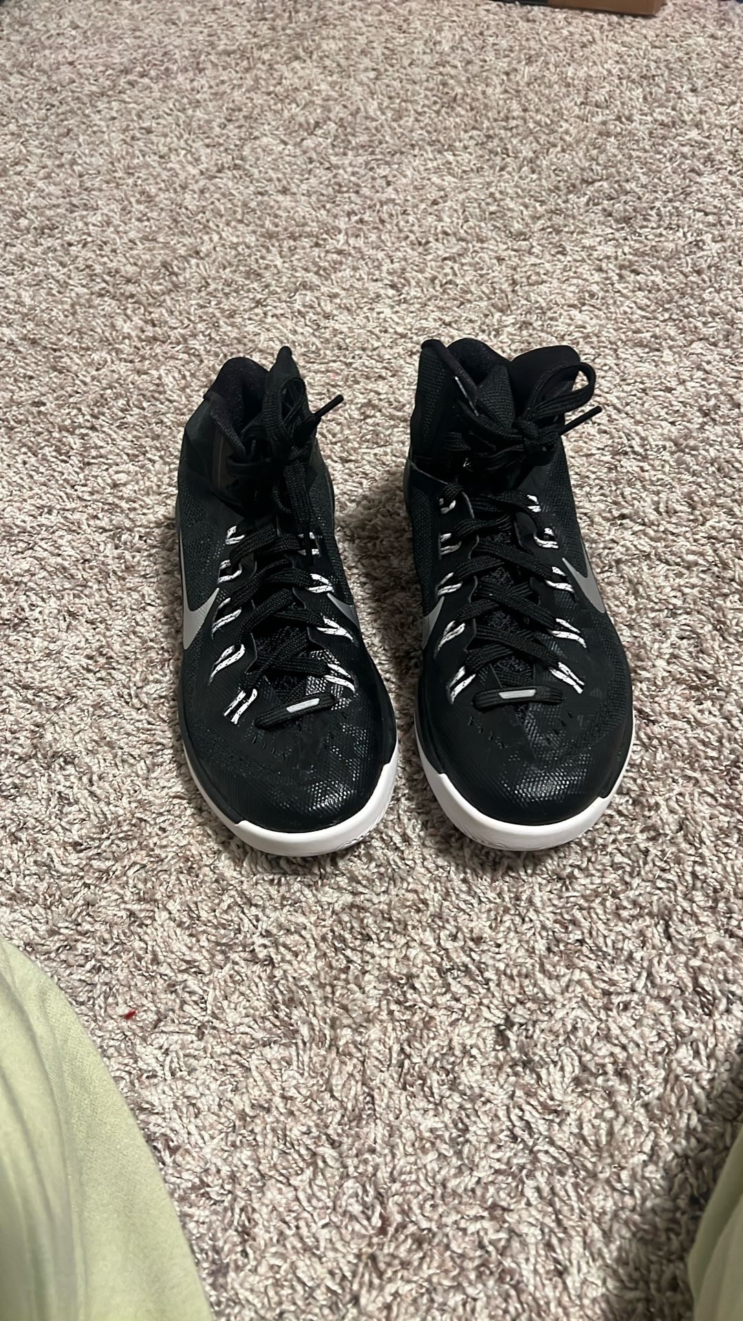 Women’s Basketball Shoes Size 7