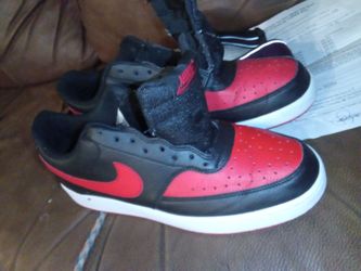 Black and red Nikes $50 used size 11