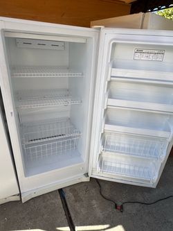 EXTRA CLEAN KENMORE UPRIGHT FREEZER