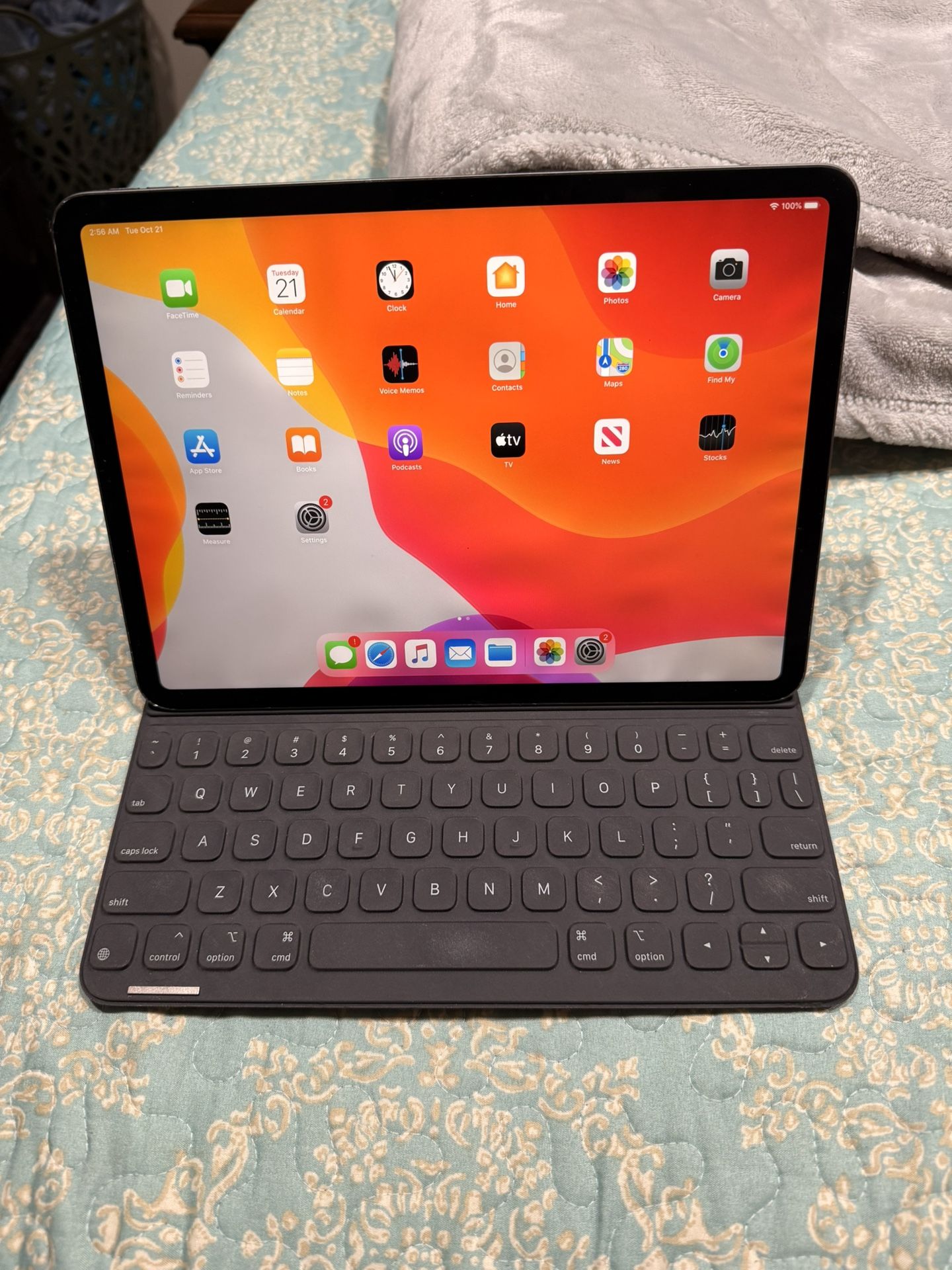 iPad Pro 11” First Generation 512gb Capacity WiFi Only It Comes With Keyboard In Excellent Condition