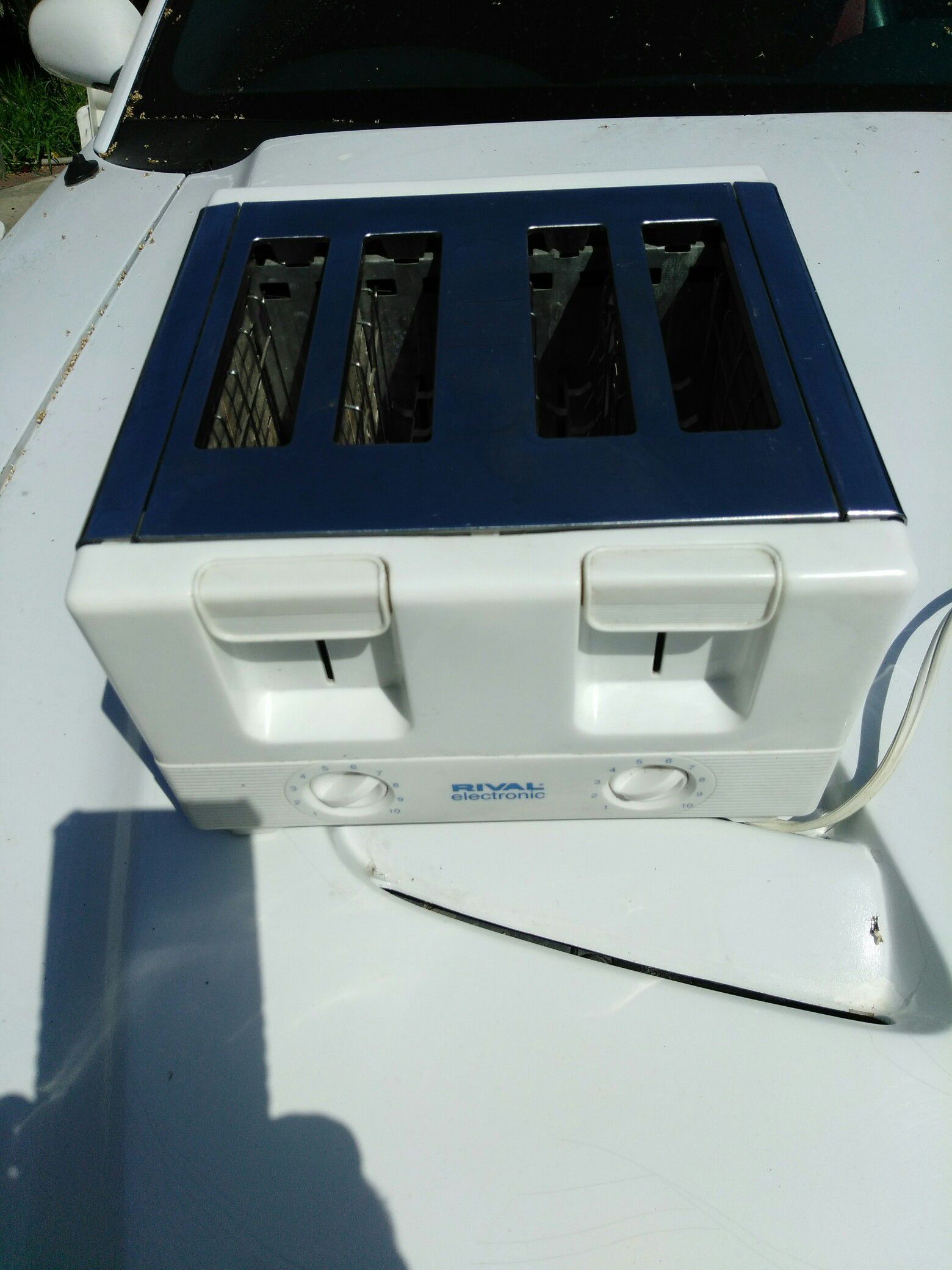 Rival electronic toaster