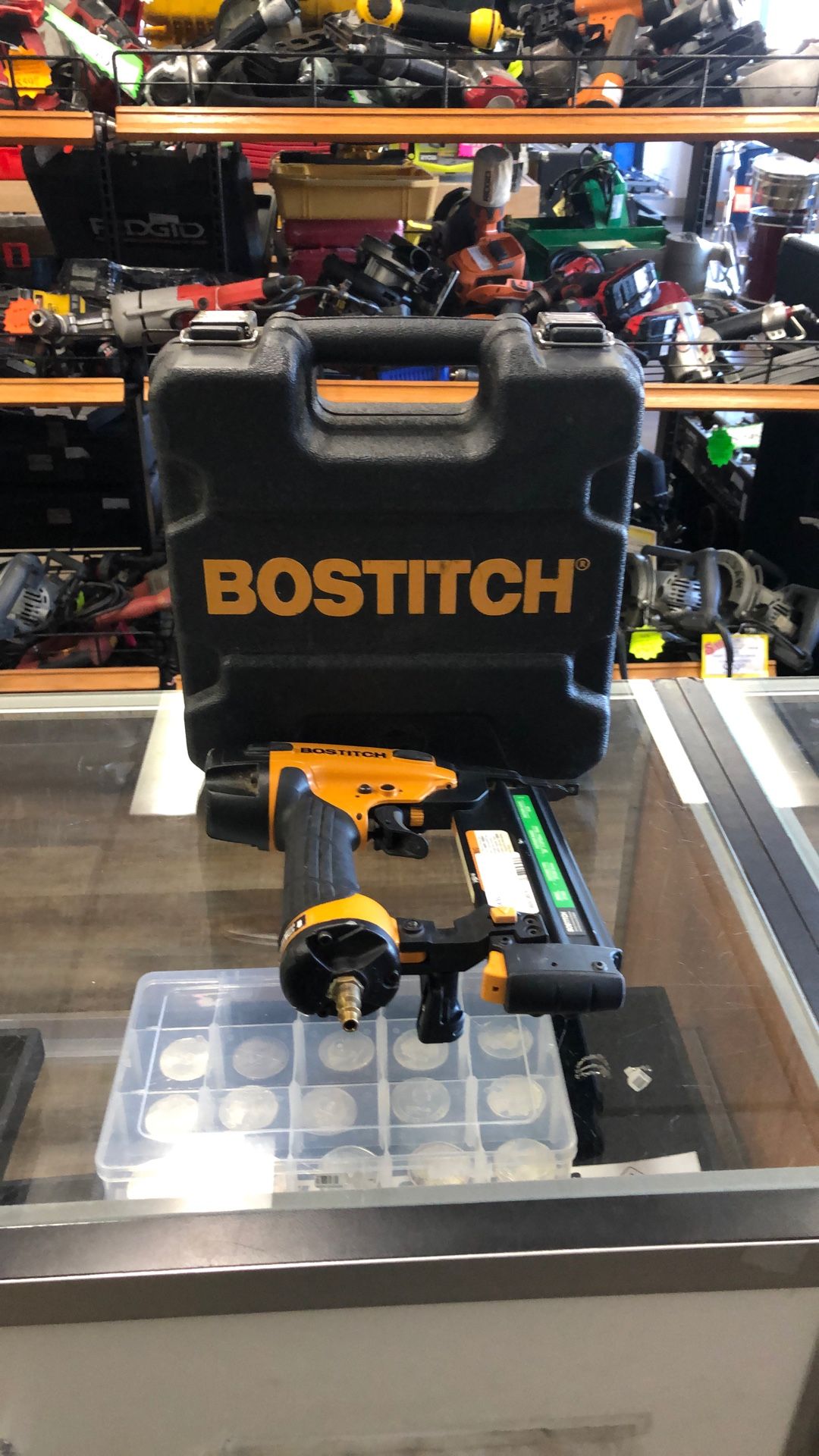 96091 Bostitch Bt1855 18 Gauge 5/8” - 2 1/8” Pneumatic Brad Nailer W/ Case 589781