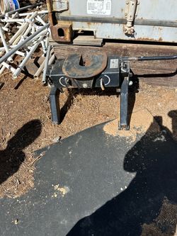 Fifth Wheel Trailer Hitch