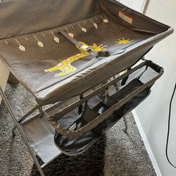 PORTABLE!! BABY  DIAPER CHANGING TABLE