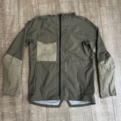 Lululemon x Wilderness Escape and Explore Raincoat