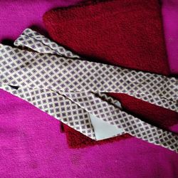 A  Nice Yellow Men's Tie w/ Diamond Design w/ Purple 