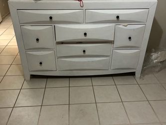 Free furniture & a lot of items , clothes etc, moving