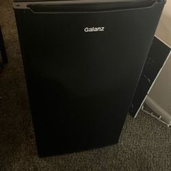 Mini Fridge 3.3ft