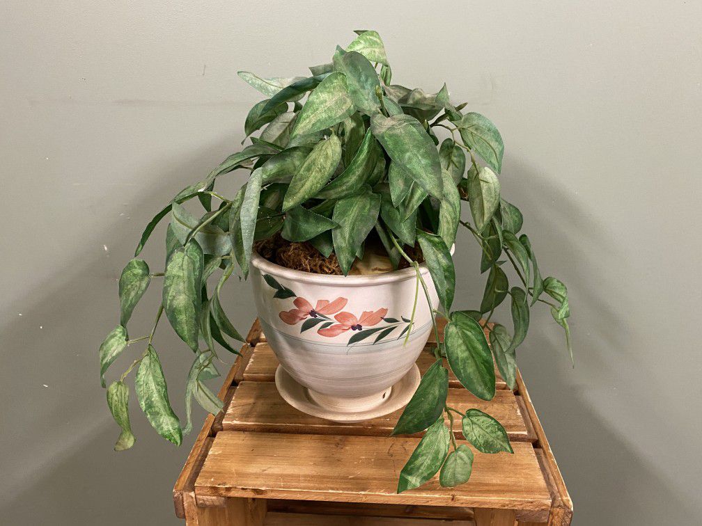 Grandma’s Flower Pot w/ Faux Ivy
