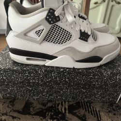 Air Jordan 4 Military Black Size 10.5-11