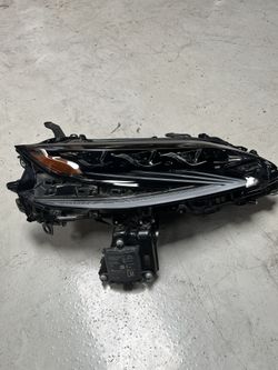 Lexus LS500 Passenger Side Headlight 