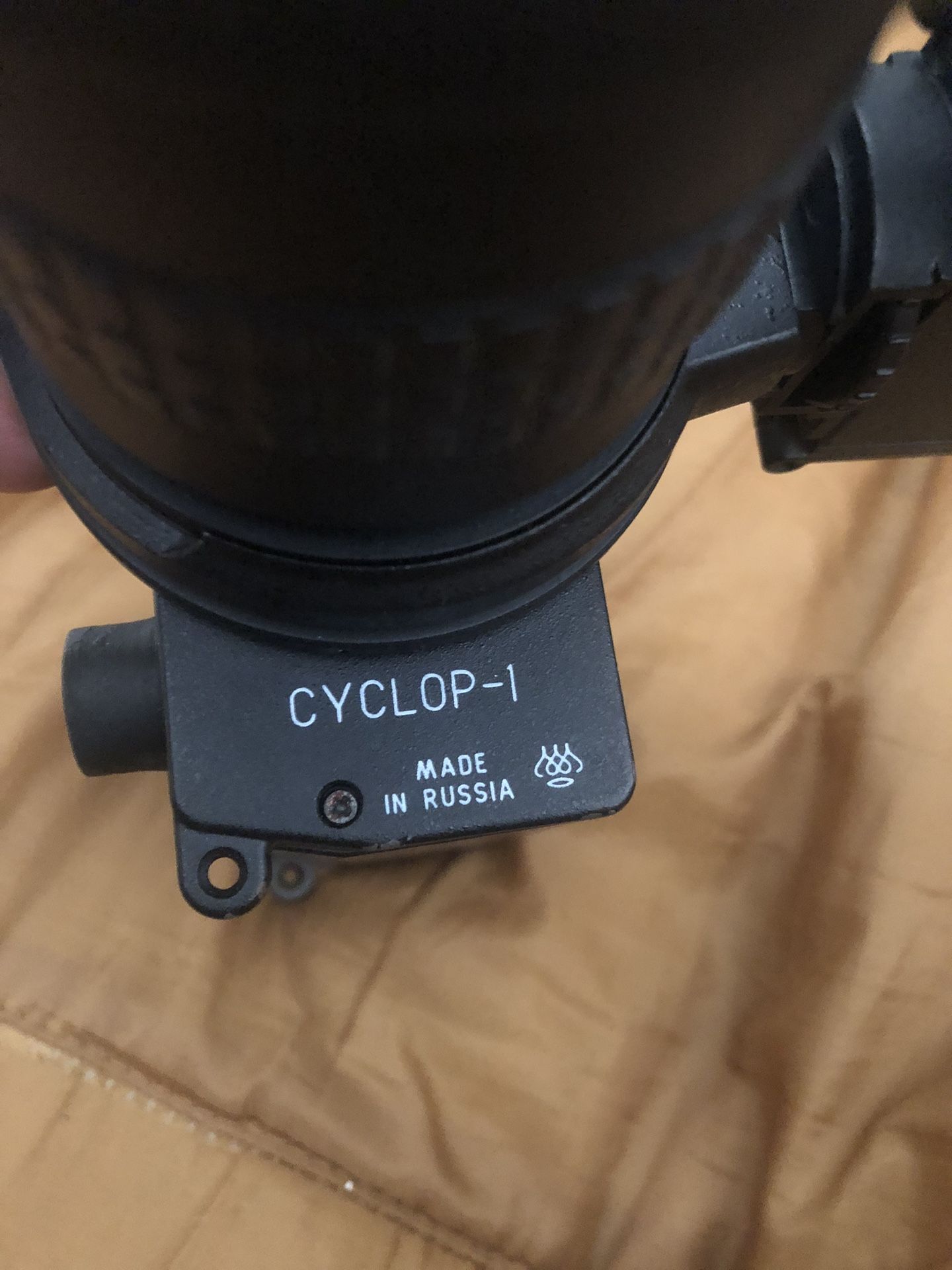 night-vision Cyclop with thremal infrared red flashlight