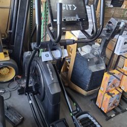 FULLERTON - Nordictrack Airglide 14i Elliptical professional grade - 14" ifit screen - 500$