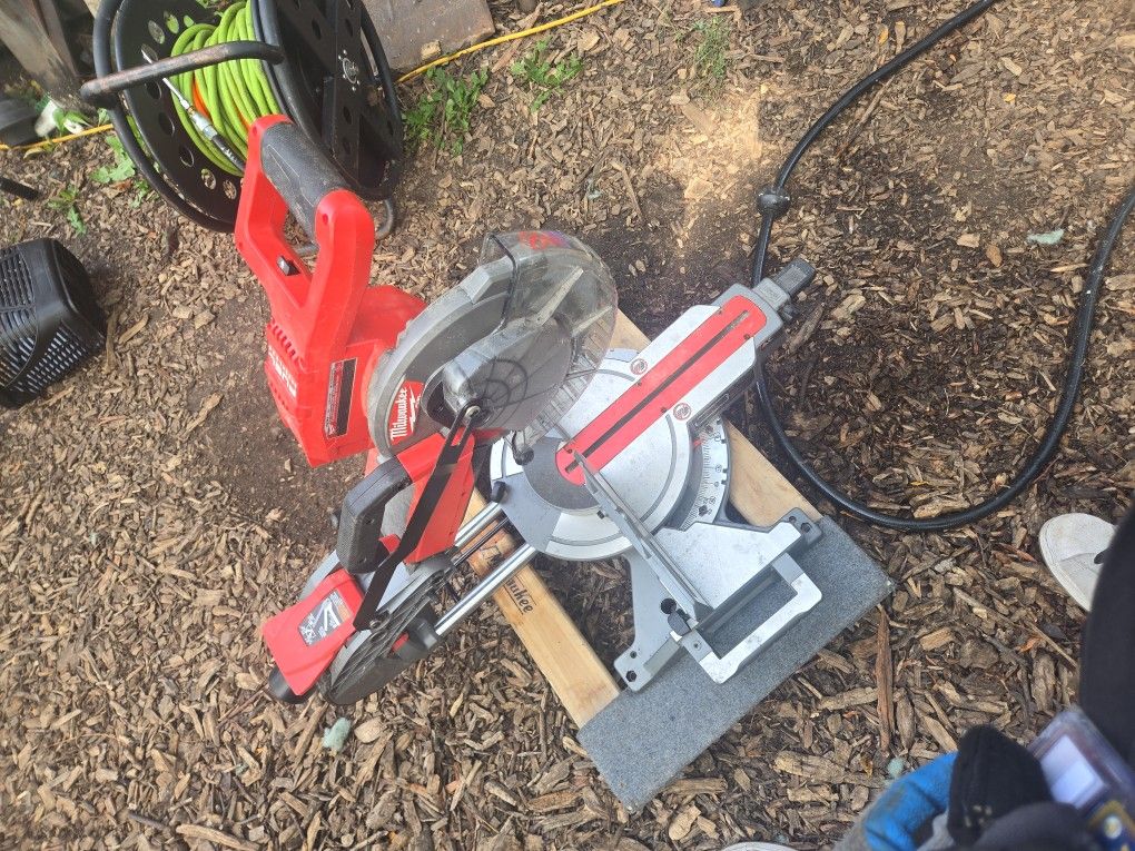 Milwaukee Saw https://offerup.com/redirect/?o=Q2F0Lm5v.2734-20