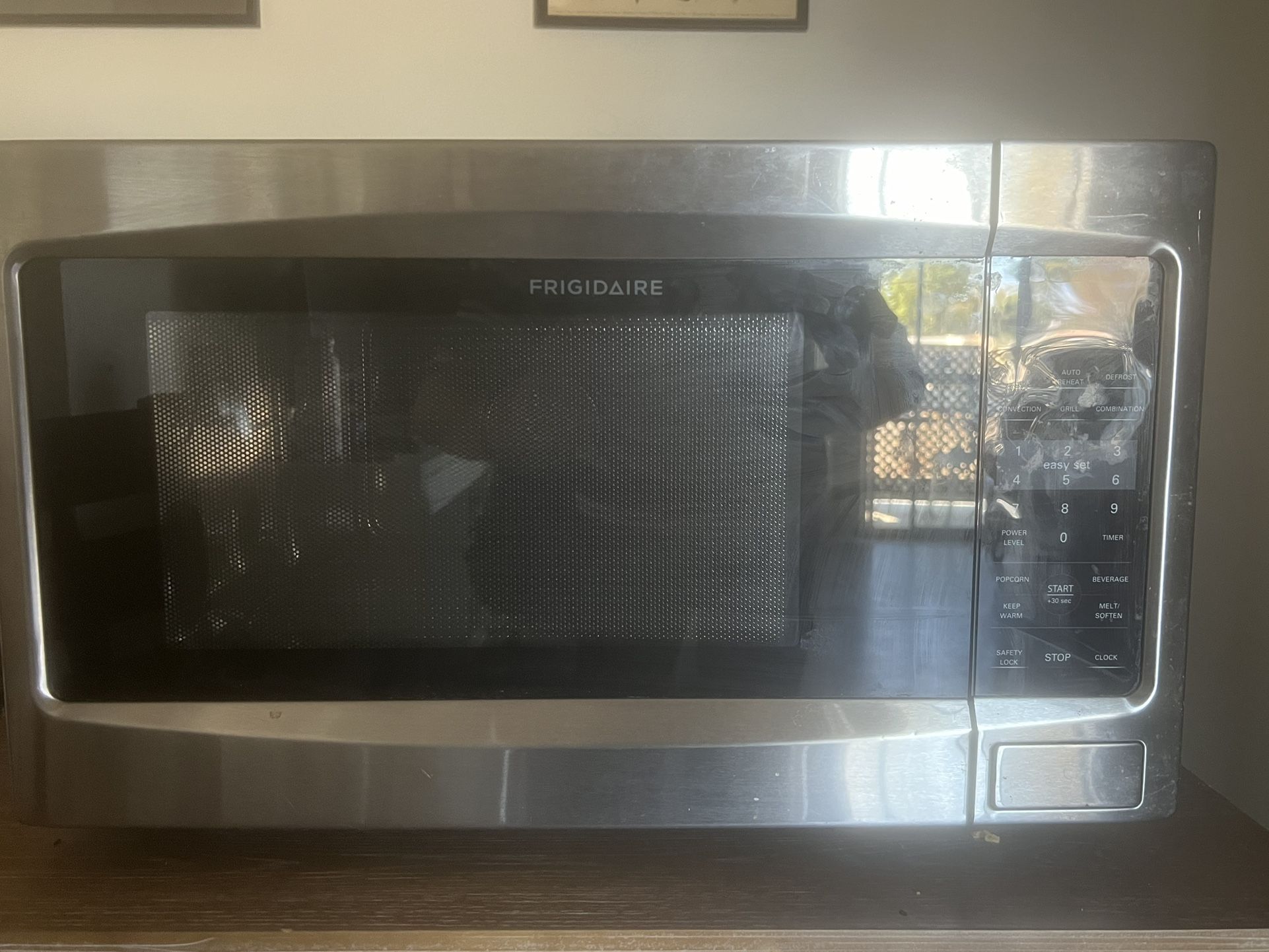 Frigidaire 1.2 Cu. Ft. Countertop Microwave