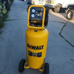  DEWALT
26 Gal. 175 PSI Ultra Quiet Portable Electric Air Compressor Solo Se Provo 