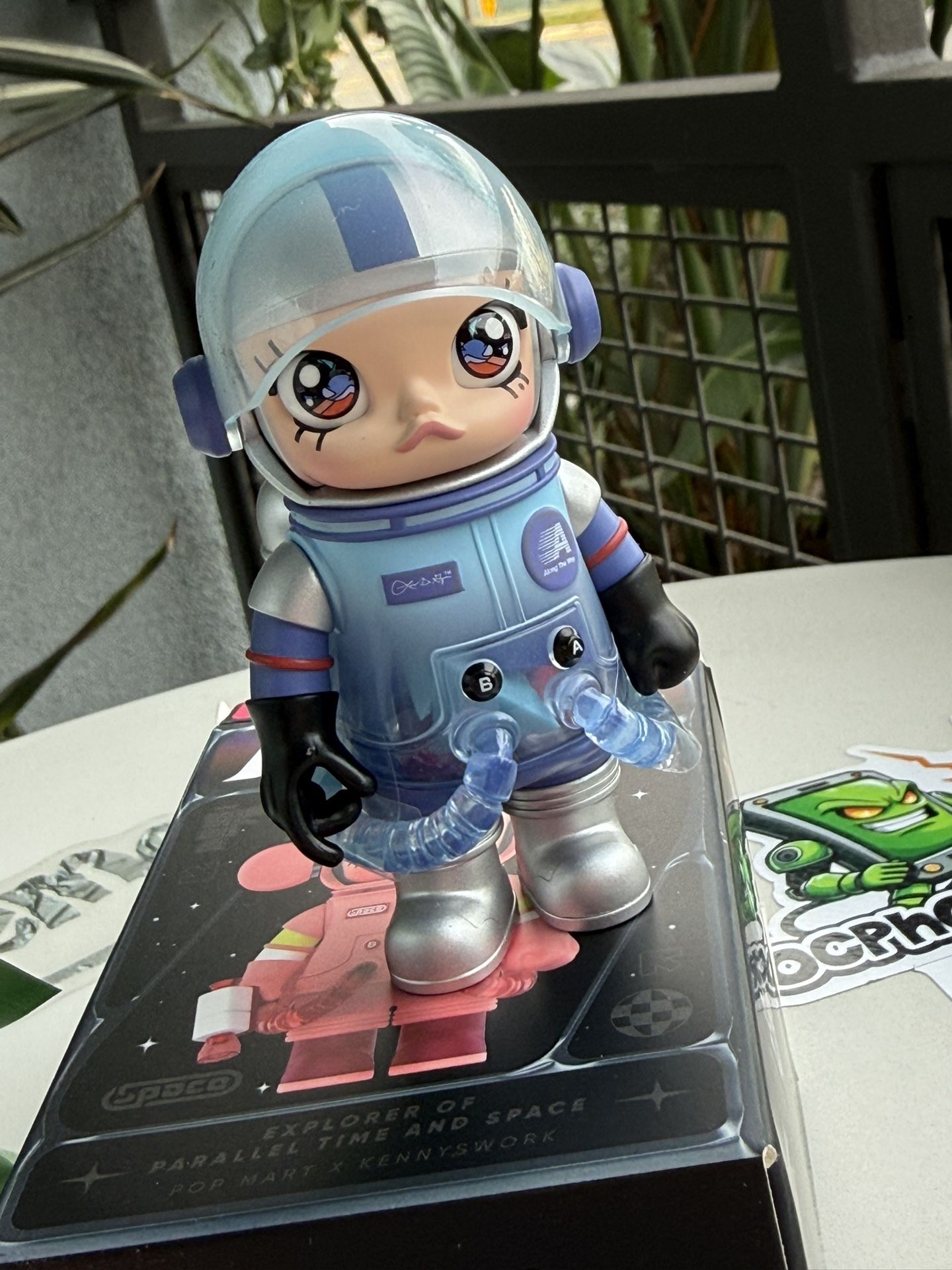 POP MART Molly 100% Mega Space Series 3 Louis De Guzman Figure *SECRET*
