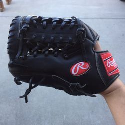 Left handed Rawlings gold glove